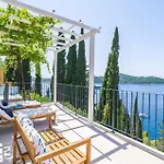 Beautiful Apartment In Dubrovnik With Jacuzzi